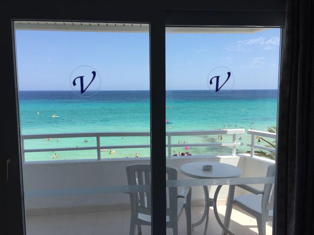 Hotel Voramar Mallorca — Hotel rooms in Cala Millor, Balearic Islands