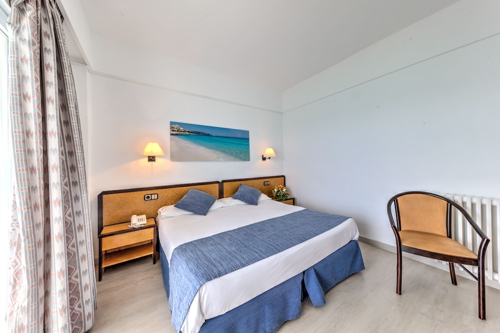 Hotel Voramar Mallorca — Hotel rooms in Cala Millor, Balearic Islands
