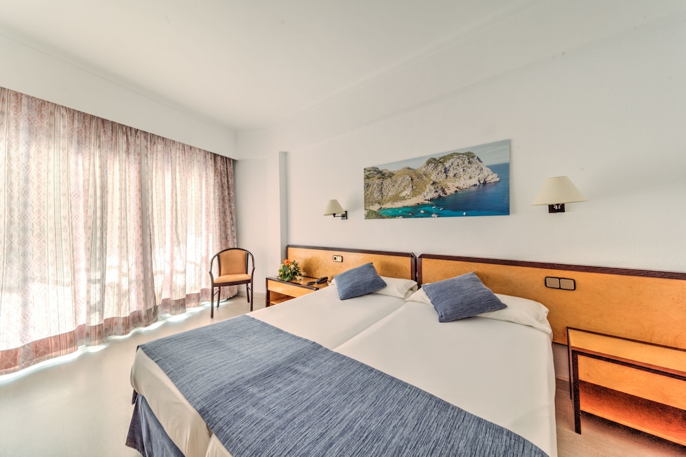 Hotel Voramar Mallorca — Hotel rooms in Cala Millor, Balearic Islands