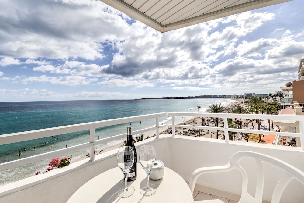 Hotel Voramar Mallorca — Hotel rooms in Cala Millor, Balearic Islands