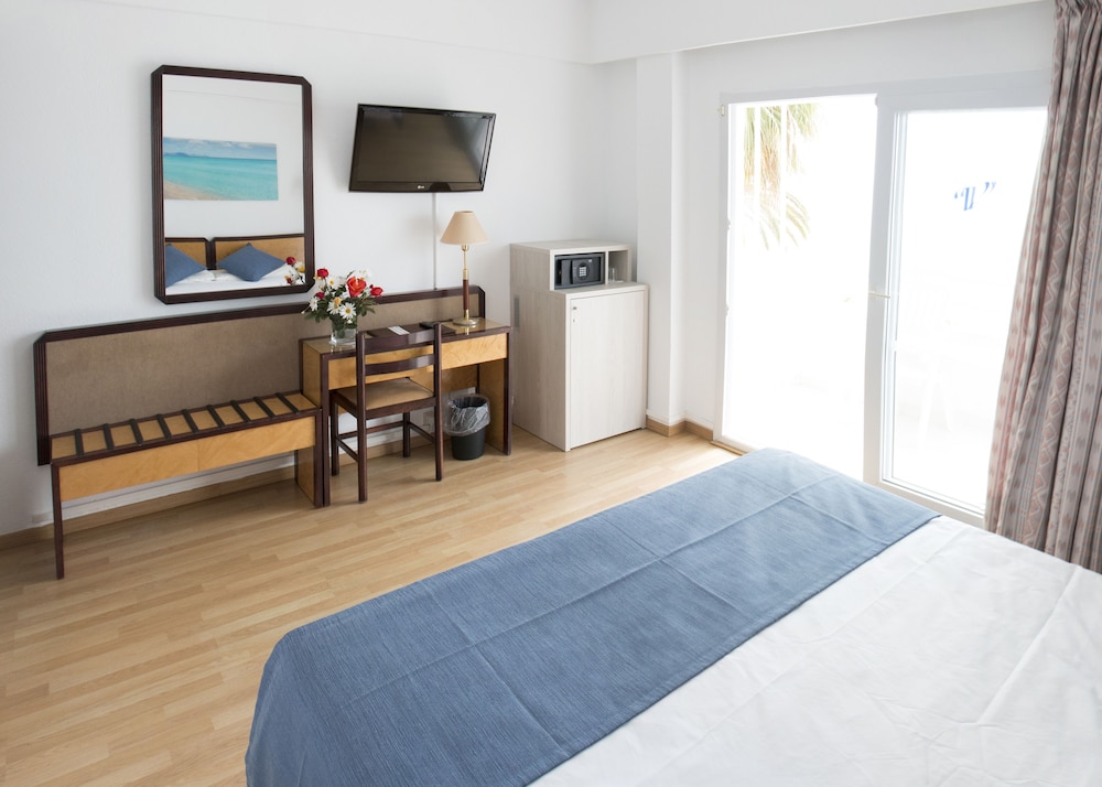 Hotel Voramar Mallorca — Hotel rooms in Cala Millor, Balearic Islands