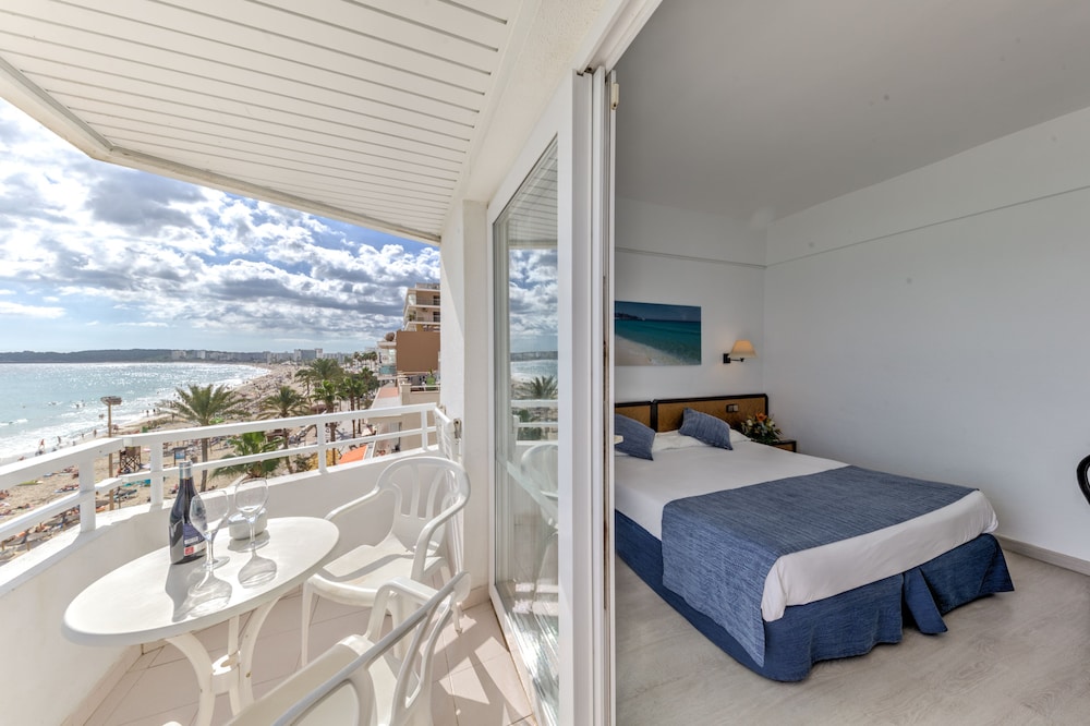 Hotel Voramar Mallorca — Hotel rooms in Cala Millor, Balearic Islands