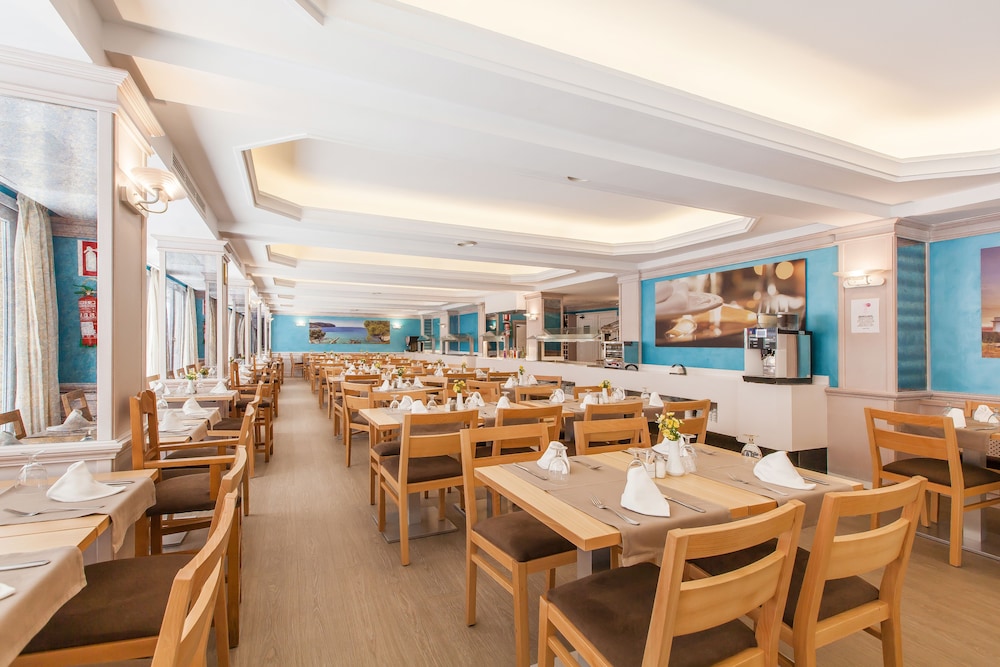 Hotel Voramar Mallorca — Restaurant & bars in Cala Millor, Balearic Islands