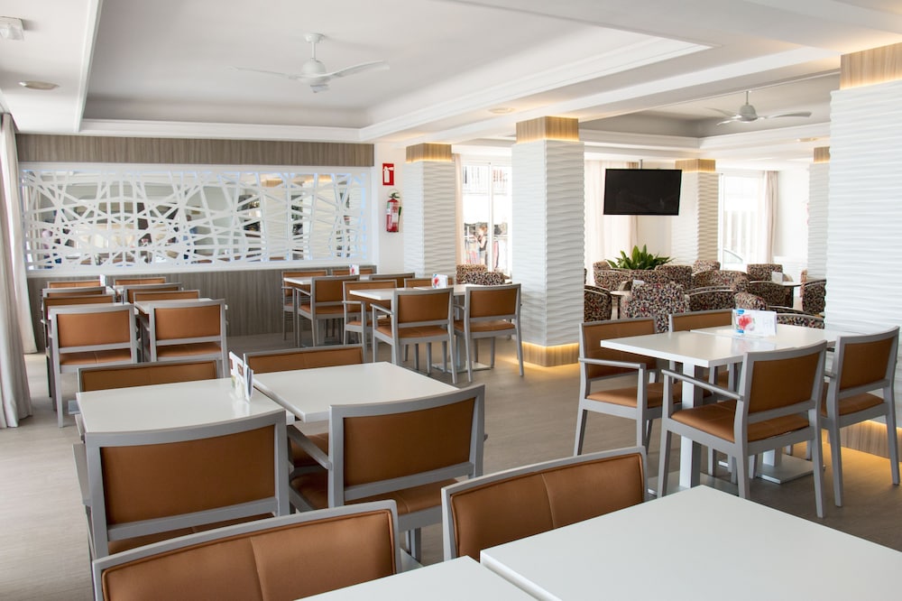 Hotel Voramar Mallorca — Restaurant & bars in Cala Millor, Balearic Islands