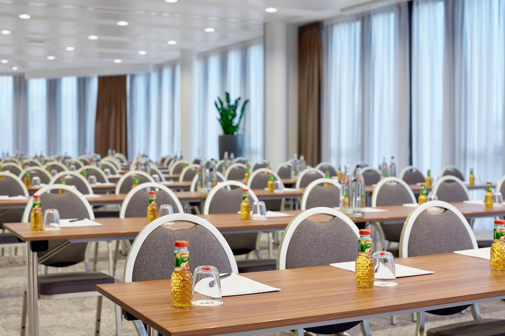 Leonardo Royal Hotel Munich Bavaria Towers — Restaurant & bars in Munich, Bavaria