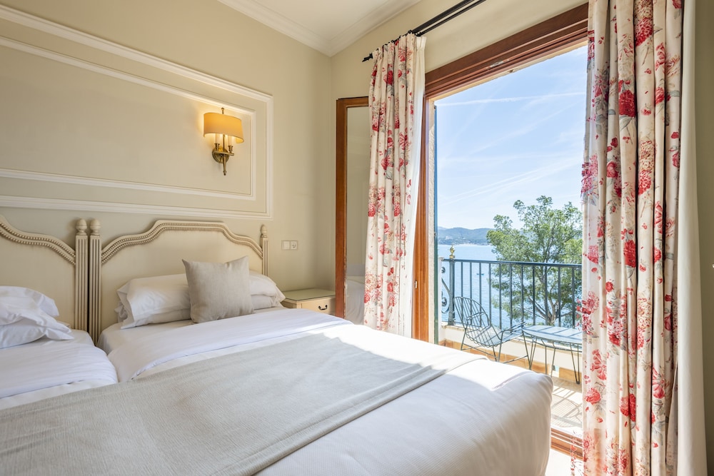 Hotel Cala Fornells — Hotel rooms in Peguera, Balearic Islands