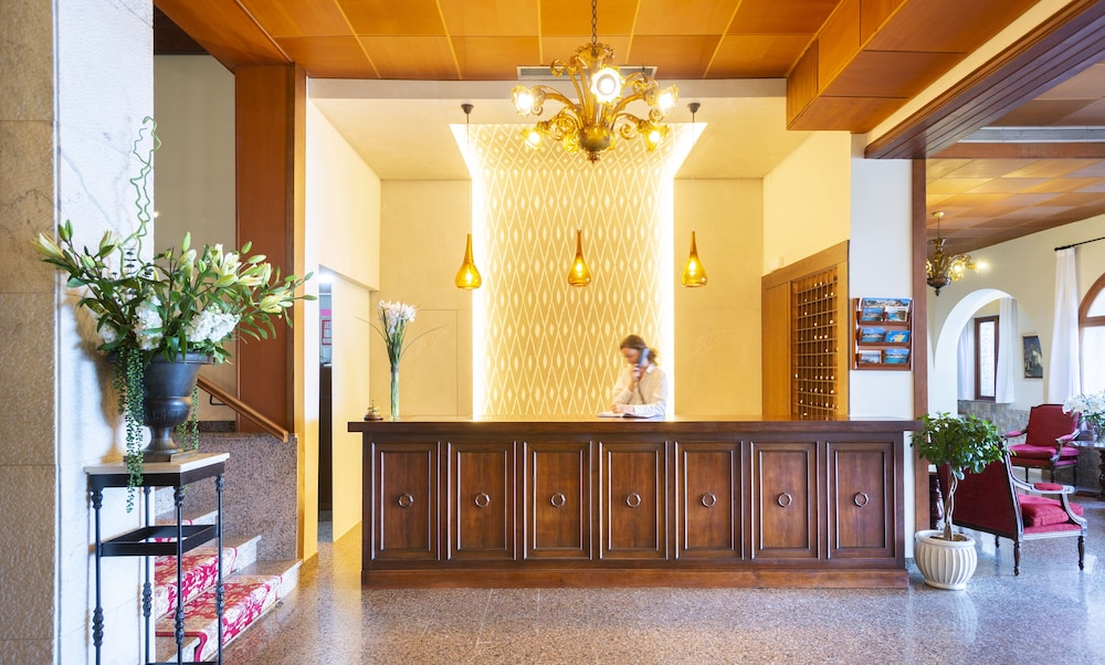 Hotel Cala Fornells — Hotel building in Peguera, Balearic Islands