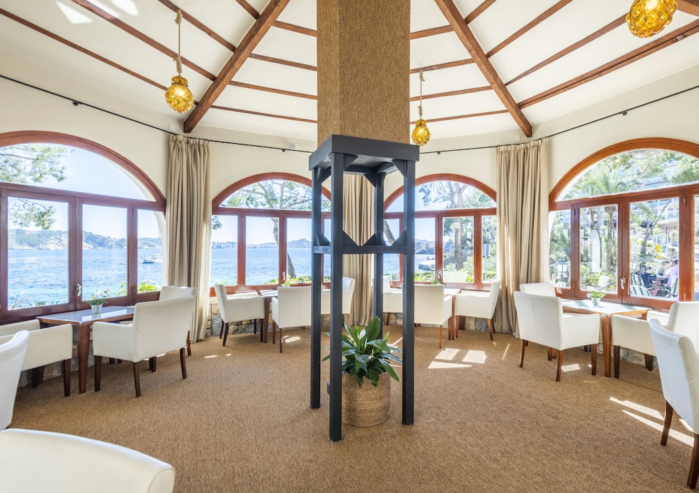Hotel Cala Fornells — Restaurant & bars in Peguera, Balearic Islands