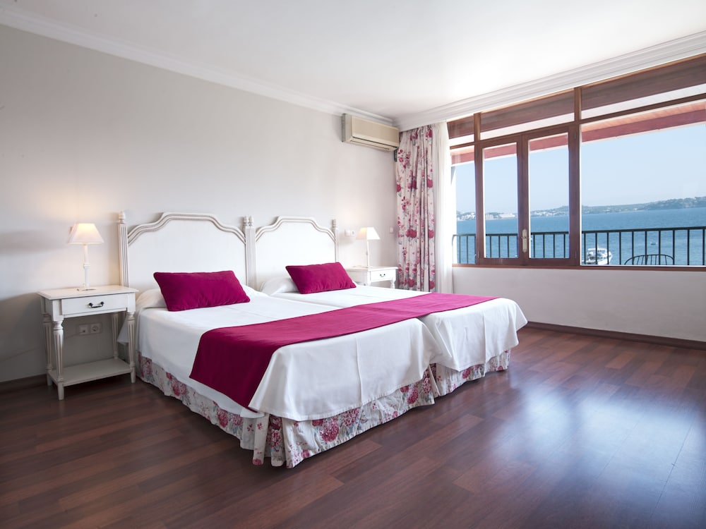 Hotel Cala Fornells — Hotel rooms in Peguera, Balearic Islands