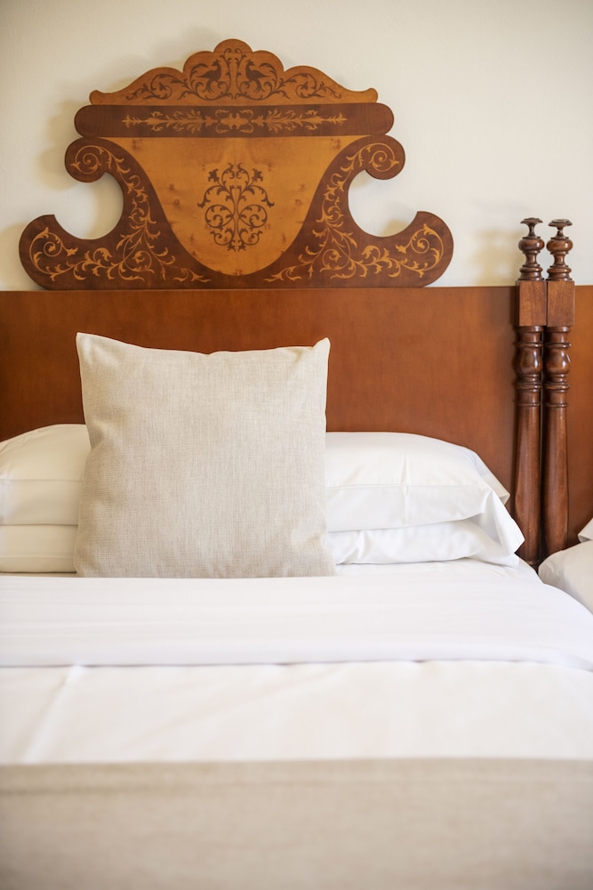 Hotel Cala Fornells — Hotel rooms in Peguera, Balearic Islands