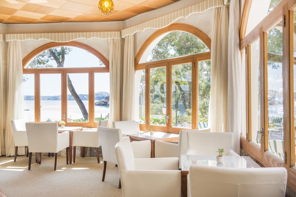 Hotel Cala Fornells — Restaurant & bars in Peguera, Balearic Islands