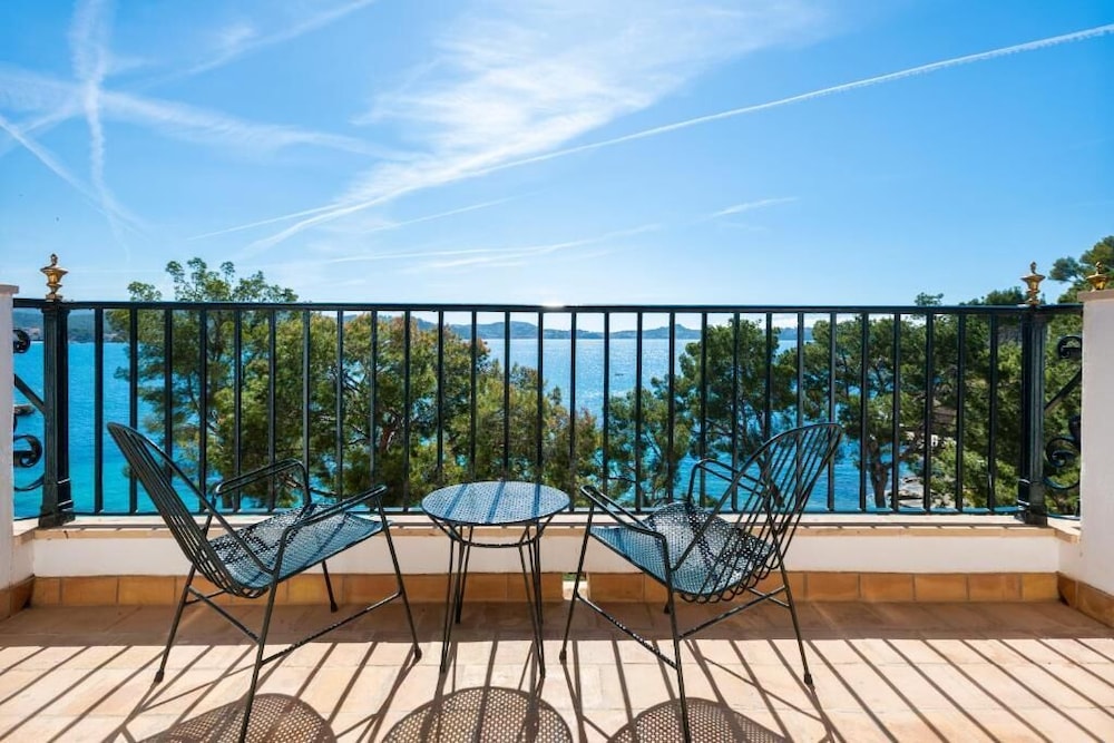 Hotel Cala Fornells — Hotel rooms in Peguera, Balearic Islands