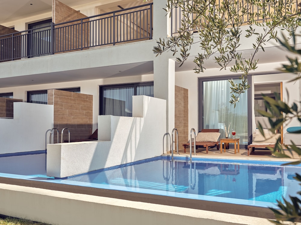 Cavo Orient Beach Hotel — Swimming pool in Tsilivi, Ionian Islands