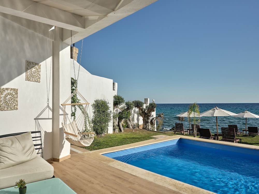 Cavo Orient Beach Hotel — Swimming pool in Tsilivi, Ionian Islands