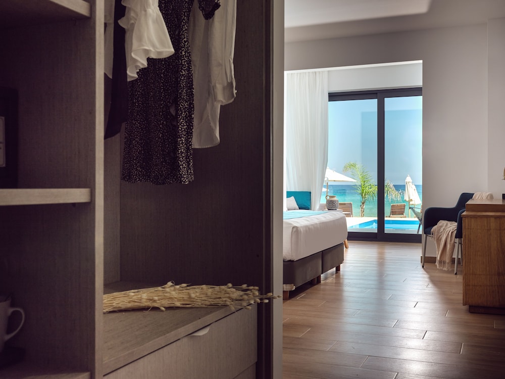 Cavo Orient Beach Hotel — Hotel rooms in Tsilivi, Ionian Islands