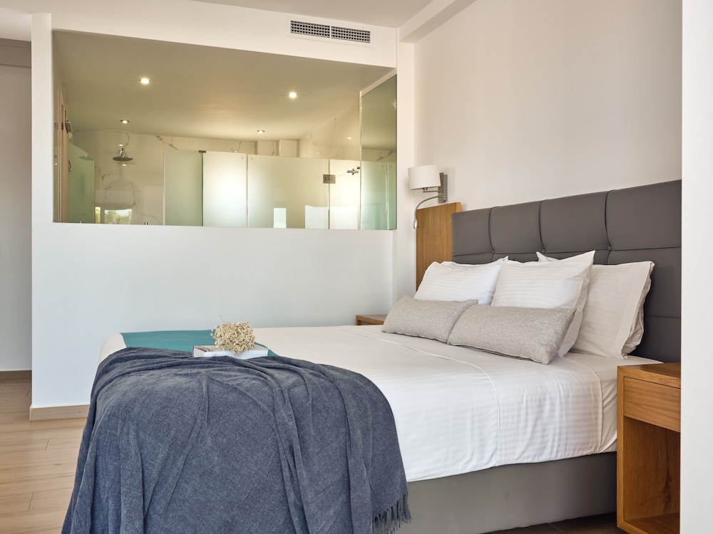 Cavo Orient Beach Hotel — Hotel rooms in Tsilivi, Ionian Islands