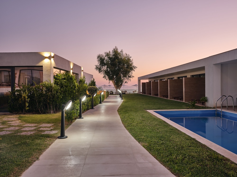 Cavo Orient Beach Hotel — Hotel building in Tsilivi, Ionian Islands