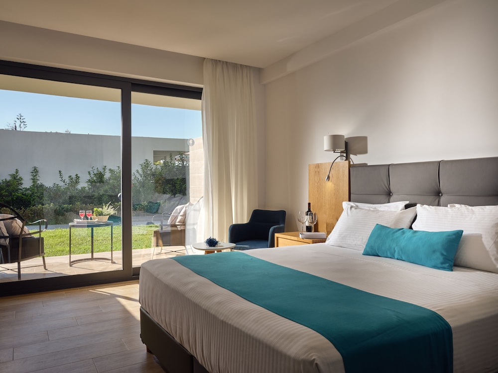 Cavo Orient Beach Hotel — Hotel rooms in Tsilivi, Ionian Islands