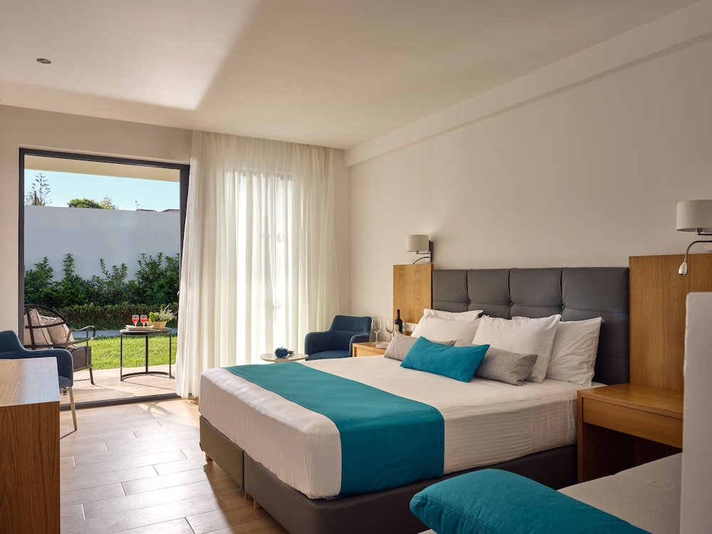 Cavo Orient Beach Hotel — Hotel rooms in Tsilivi, Ionian Islands