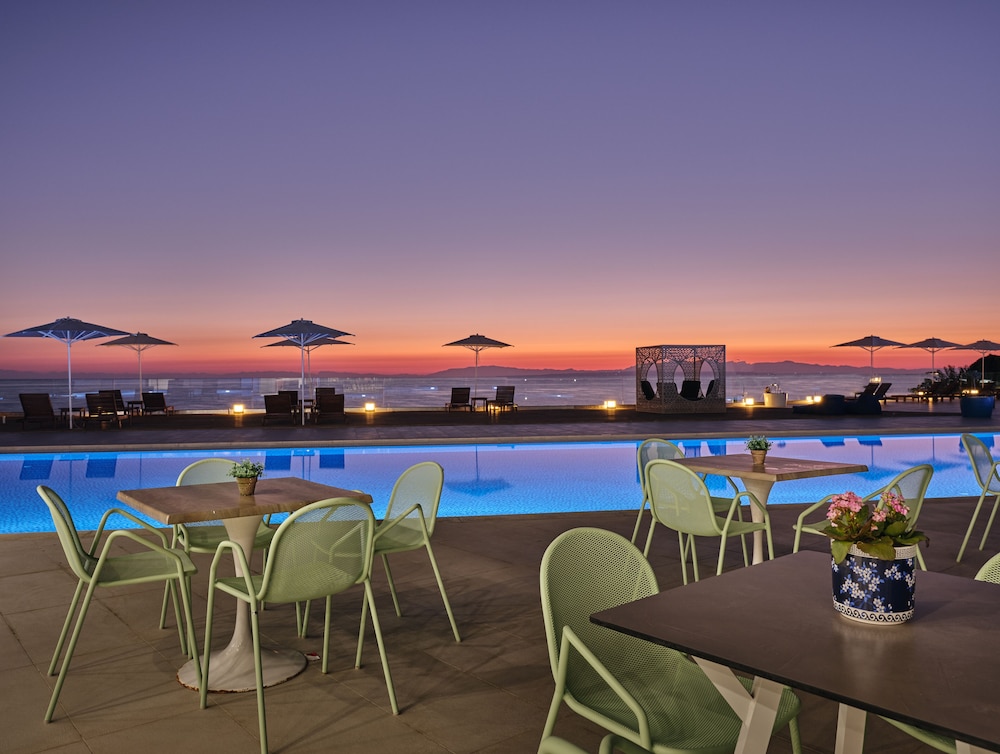 Cavo Orient Beach Hotel — Restaurant & bars in Tsilivi, Ionian Islands