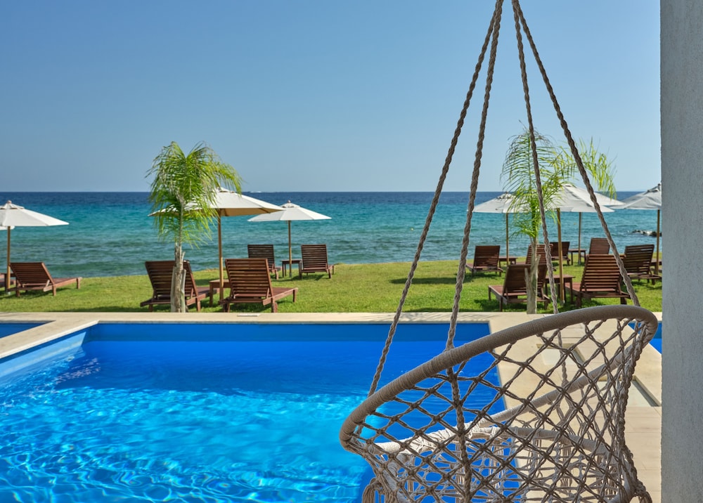 Cavo Orient Beach Hotel — Swimming pool in Tsilivi, Ionian Islands
