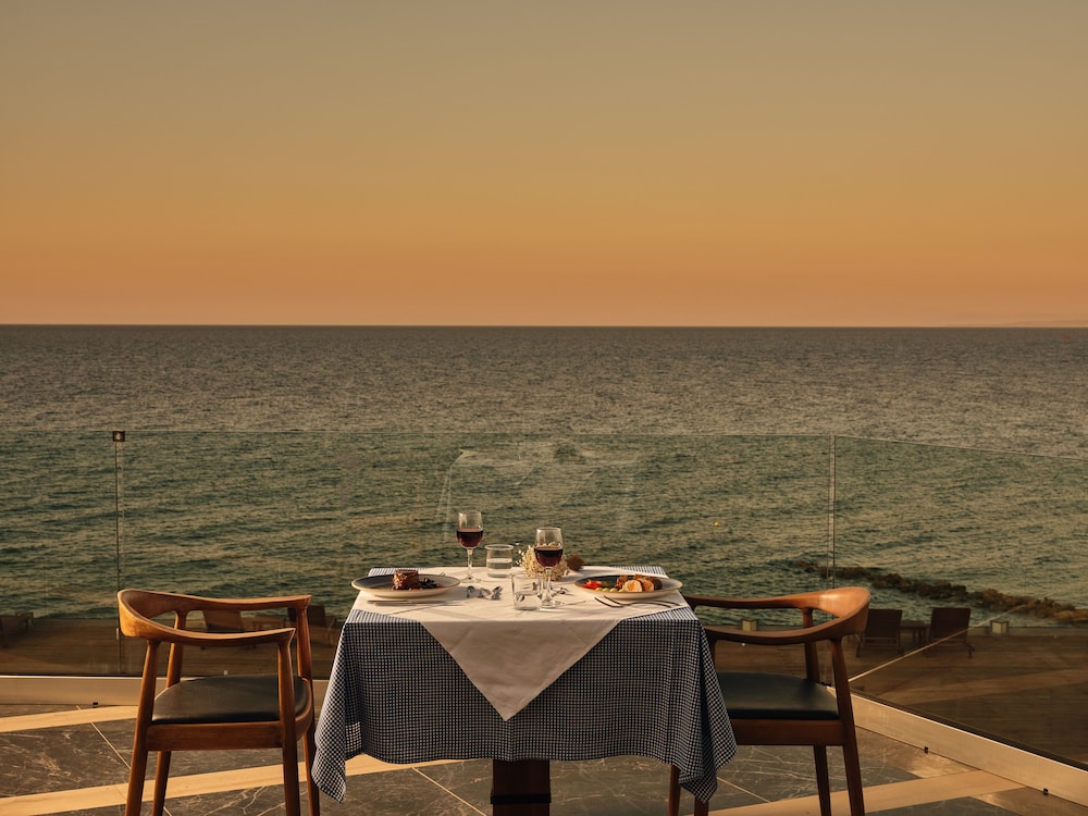 Cavo Orient Beach Hotel — Restaurant & bars in Tsilivi, Ionian Islands