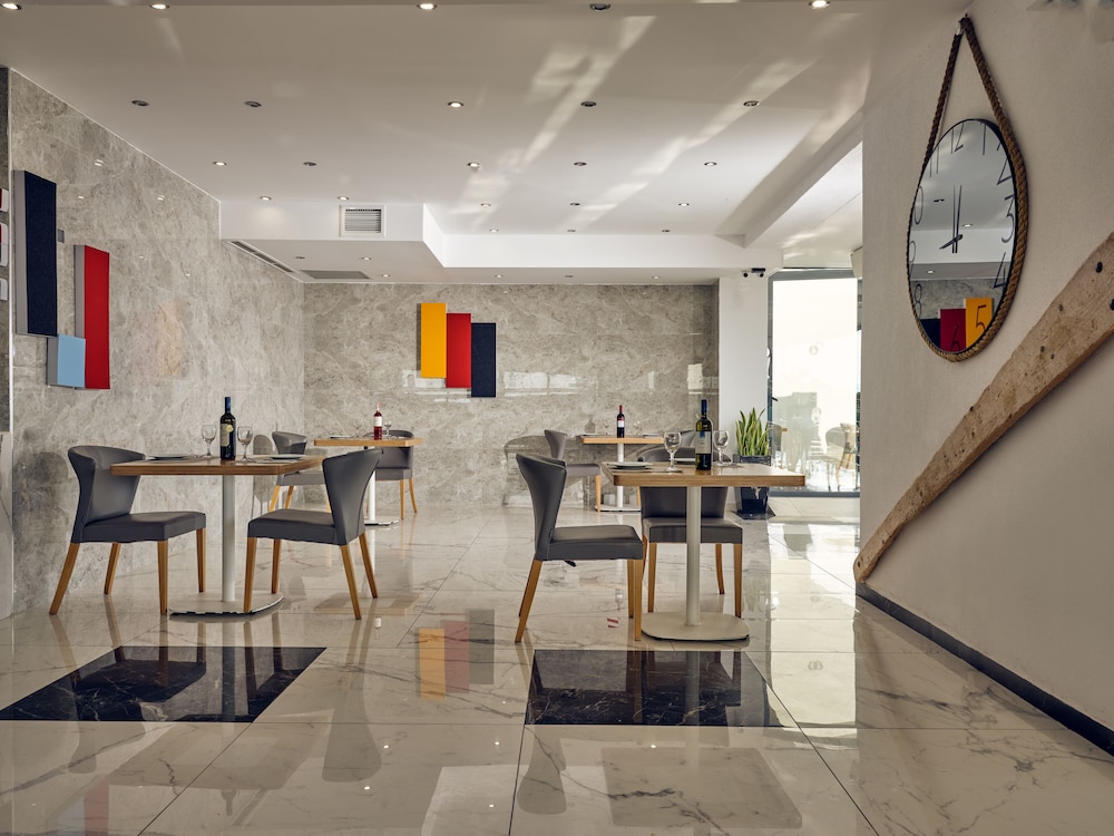 Cavo Orient Beach Hotel — Restaurant & bars in Tsilivi, Ionian Islands