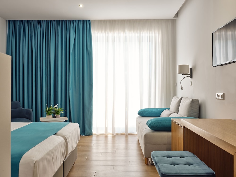 Cavo Orient Beach Hotel — Hotel rooms in Tsilivi, Ionian Islands