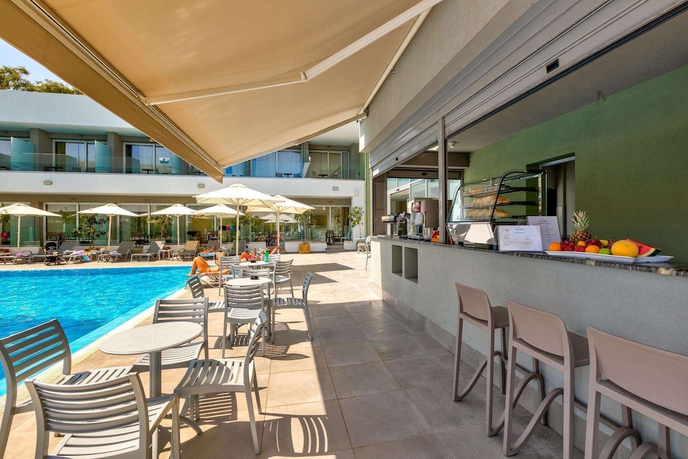 White Olive Premium Laganas - All Inclusive — Restaurant & bars in Laganas, Ionian Islands