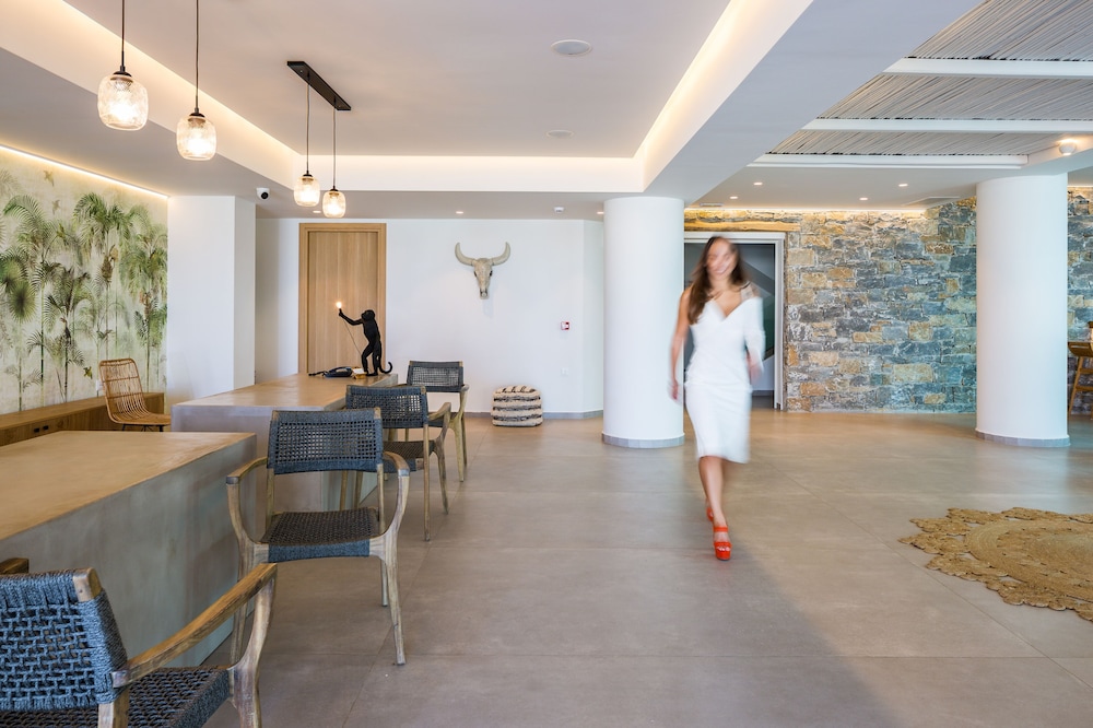 Atermono Boutique Resort & Spa — Hotel building in Rethymnon