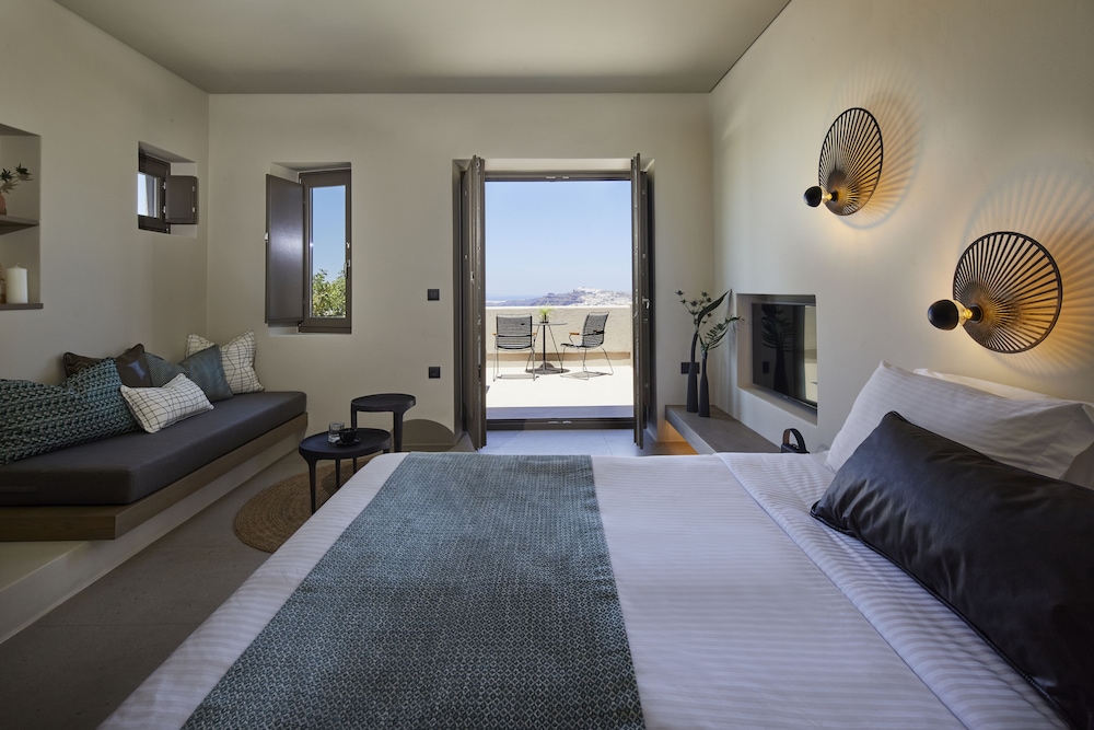 Halcyon Days Suites — Hotel rooms in Pyrgos Kallistis, South Aegean