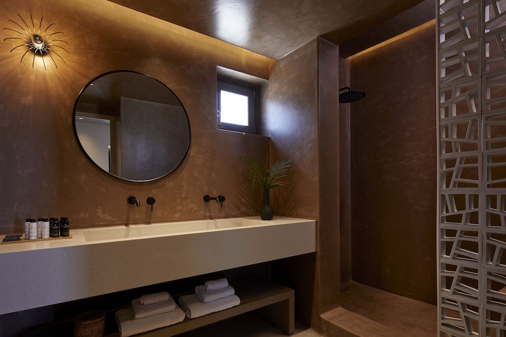 Halcyon Days Suites — Hotel rooms in Pyrgos Kallistis, South Aegean
