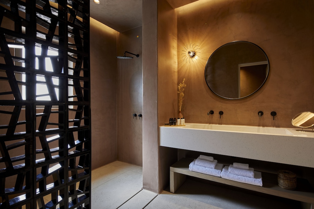 Halcyon Days Suites — Hotel rooms in Pyrgos Kallistis, South Aegean
