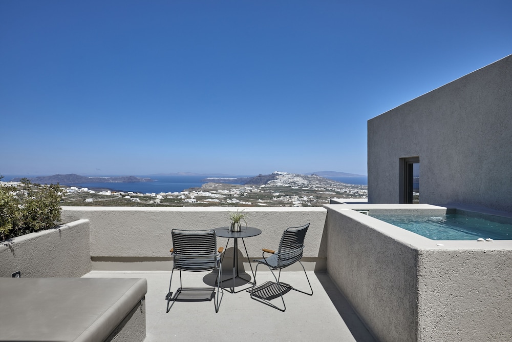 Halcyon Days Suites — Hotel rooms in Pyrgos Kallistis, South Aegean