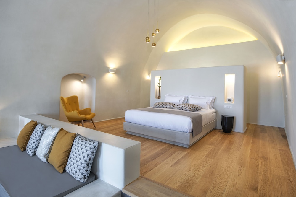 Halcyon Days Suites — Hotel rooms in Pyrgos Kallistis, South Aegean