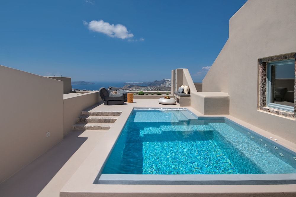 Halcyon Days Suites — Swimming pool in Pyrgos Kallistis, South Aegean