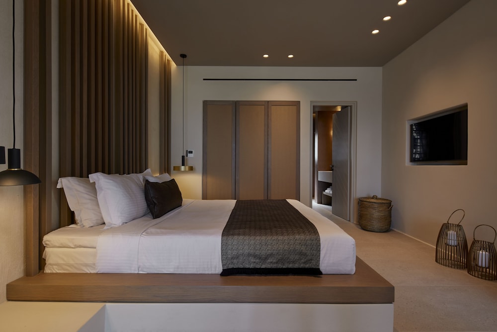 Halcyon Days Suites — Hotel rooms in Pyrgos Kallistis, South Aegean
