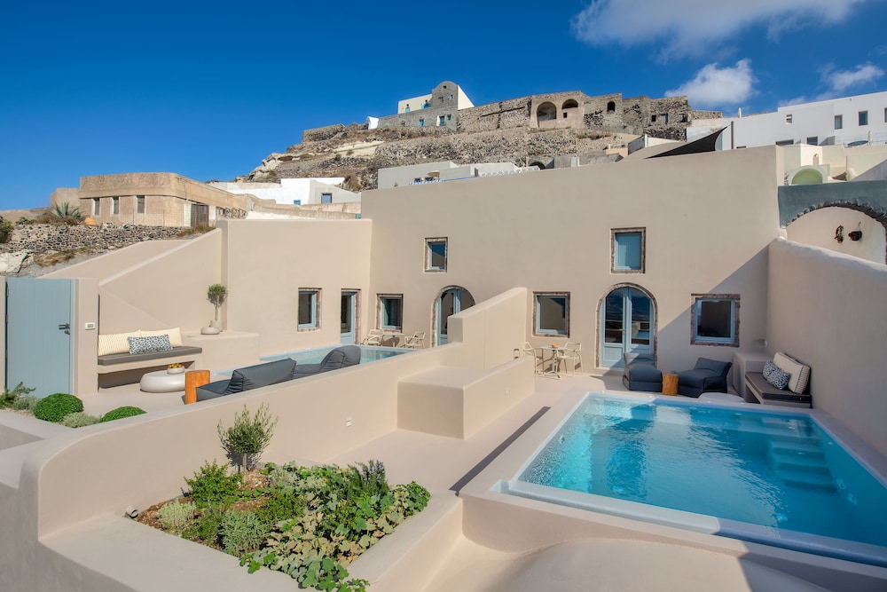 Halcyon Days Suites — Hotel building in Pyrgos Kallistis, South Aegean