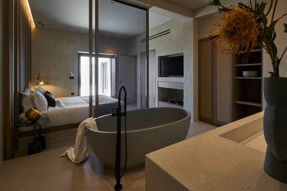 Halcyon Days Suites — Hotel rooms in Pyrgos Kallistis, South Aegean