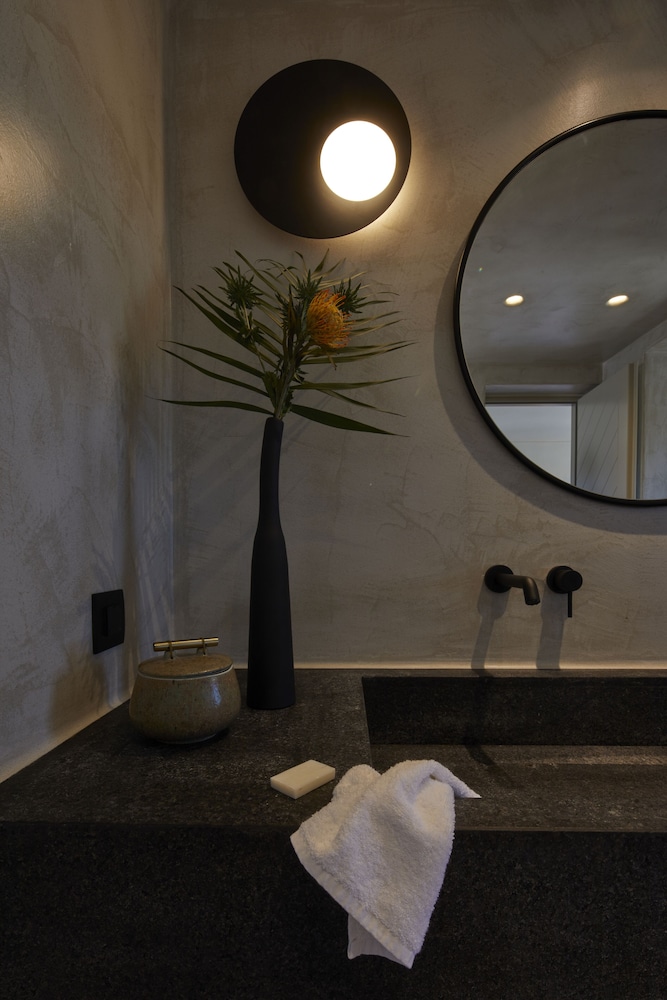 Halcyon Days Suites — Hotel rooms in Pyrgos Kallistis, South Aegean