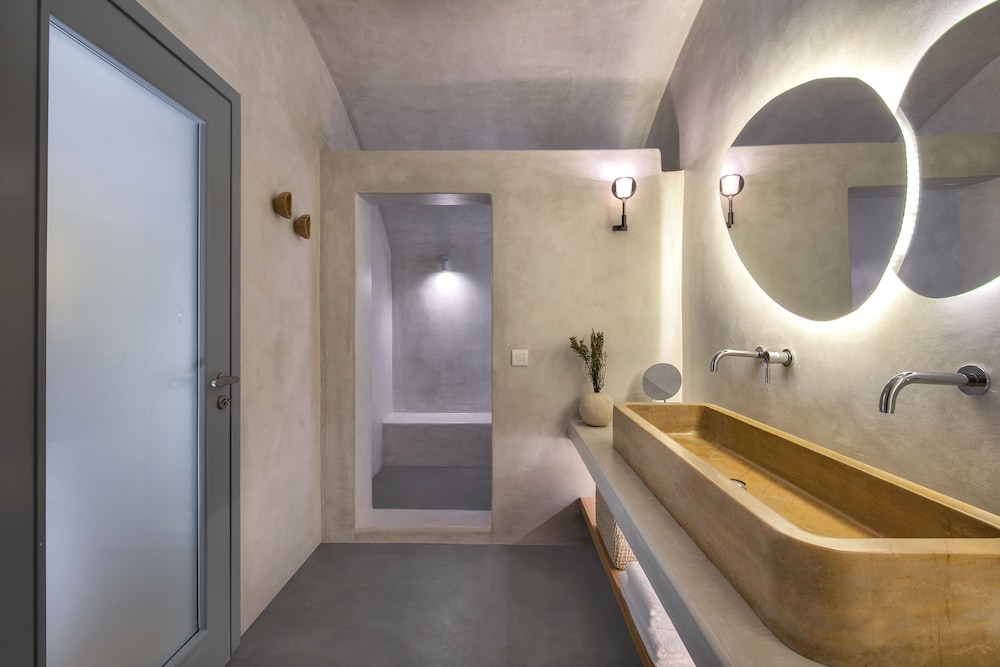 Halcyon Days Suites — Hotel rooms in Pyrgos Kallistis, South Aegean