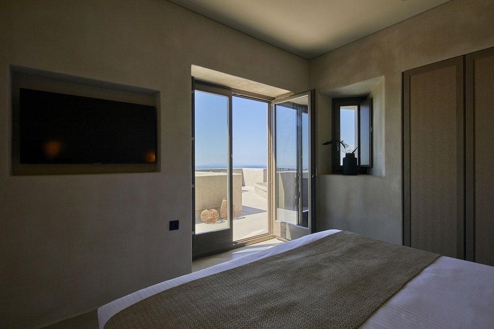 Halcyon Days Suites — Hotel rooms in Pyrgos Kallistis, South Aegean