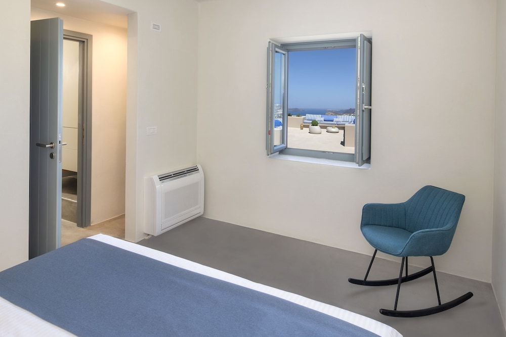 Halcyon Days Suites — Hotel rooms in Pyrgos Kallistis, South Aegean