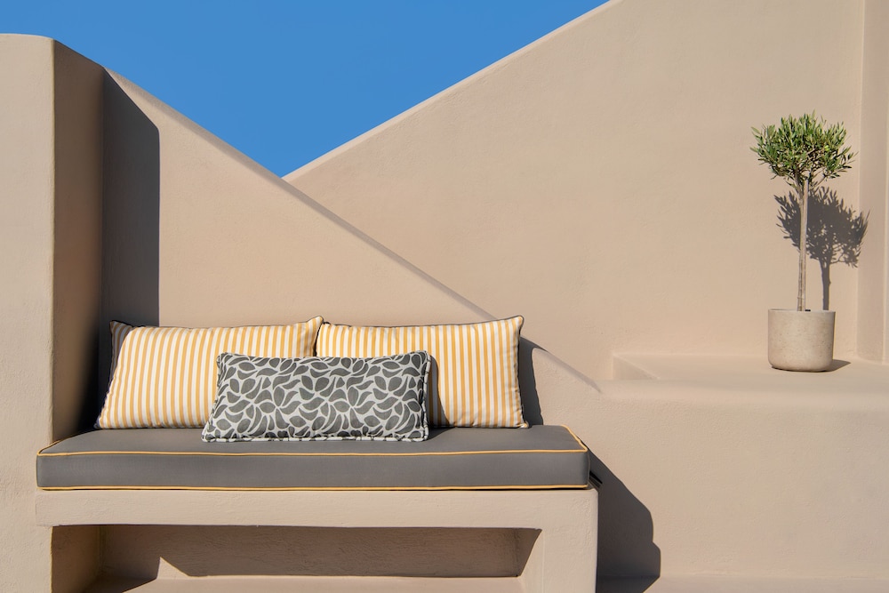 Halcyon Days Suites — Hotel rooms in Pyrgos Kallistis, South Aegean