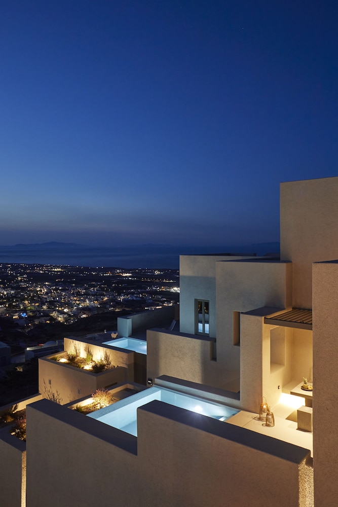 Halcyon Days Suites — Hotel building in Pyrgos Kallistis, South Aegean