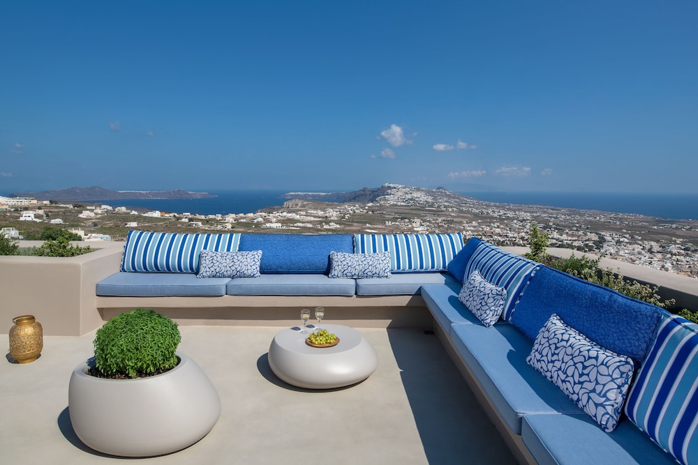 Halcyon Days Suites — Hotel building in Pyrgos Kallistis, South Aegean