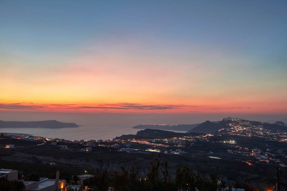 Halcyon Days Suites — Attractions in the area in Pyrgos Kallistis, South Aegean