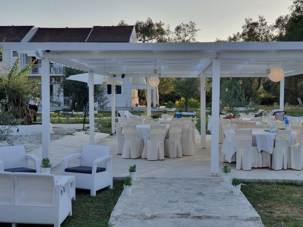 Alykes Family Resort — Restaurant & bars in Lefkimmi (Corfu), Ionian Islands