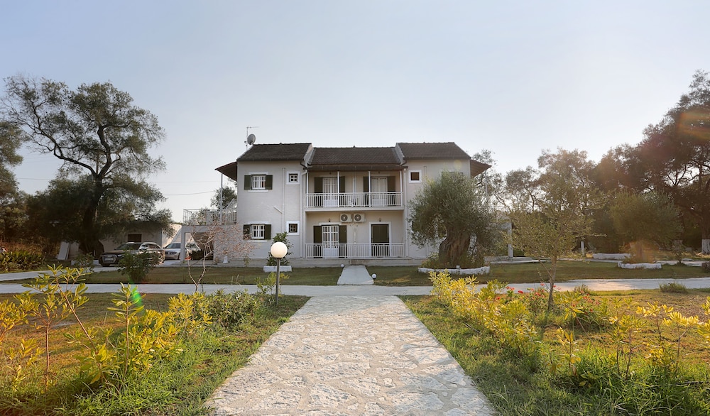 Alykes Family Resort — Hotel building in Lefkimmi (Corfu), Ionian Islands
