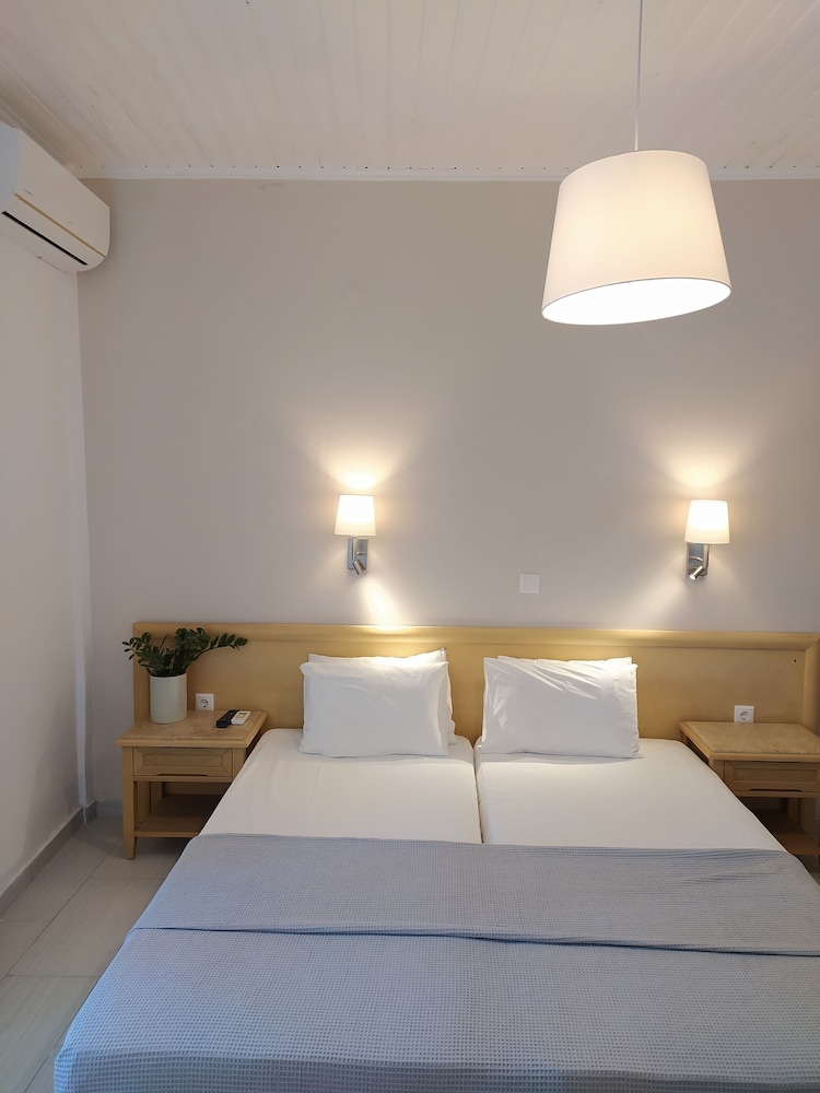 Alykes Family Resort — Hotel rooms in Lefkimmi (Corfu), Ionian Islands